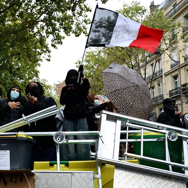 Siguen Protestas en Francia y el Gobierno Suspende Uso de Granadas Aturdidoras